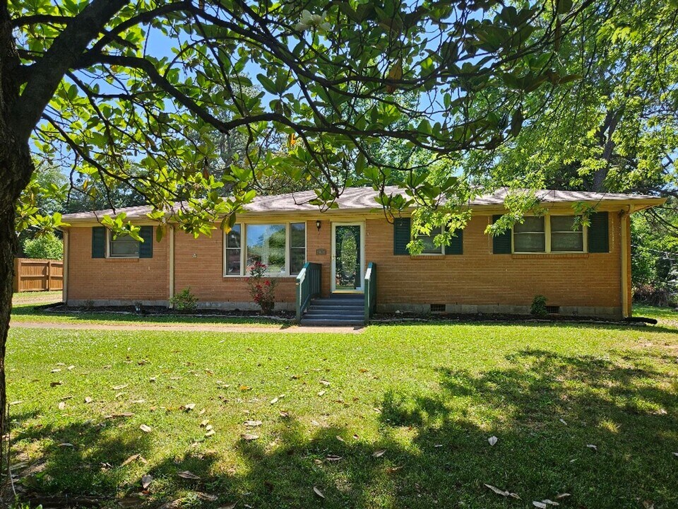 504 Wren Rd in Clarksville, TN - Building Photo
