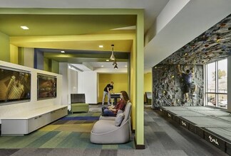 1121 Austin Bluffs Pkwy in Colorado Springs, CO - Building Photo - Building Photo