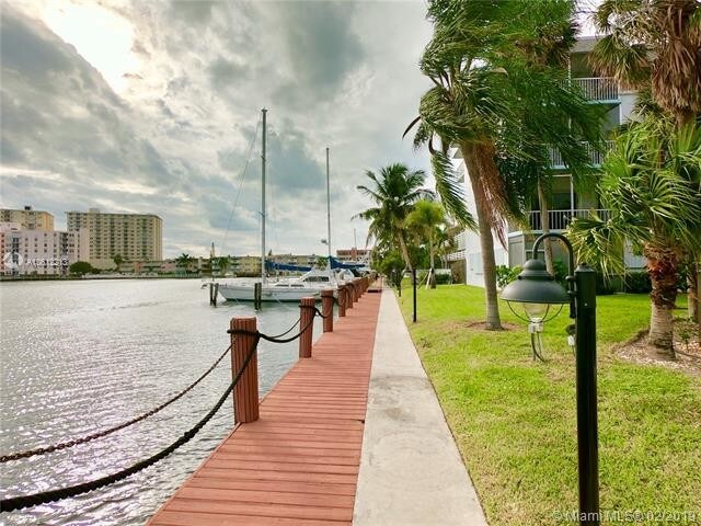 2200 Diana Dr-Unit -409 in Hallandale Beach, FL - Building Photo - Building Photo