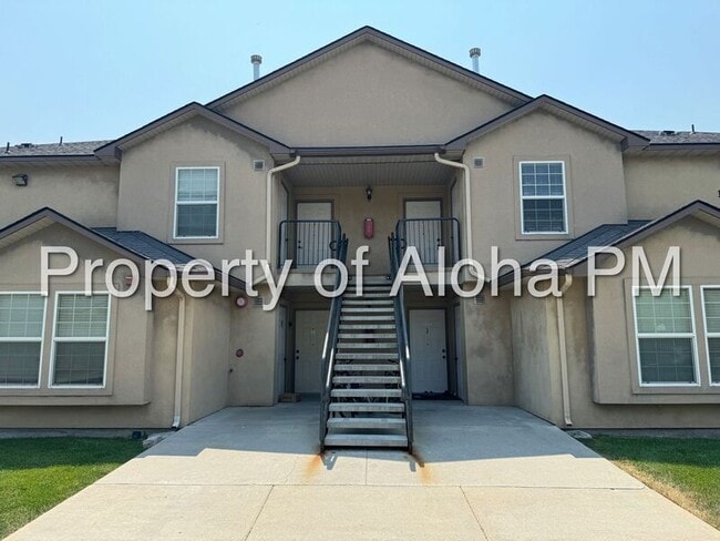 property at 1049 W Pine Ave