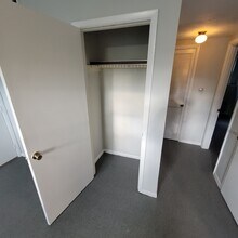 106 Braden Ct, Unit Apt 108 in West View, PA - Building Photo - Building Photo