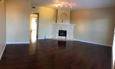 500 Glenwood Cir in Monterey, CA - Foto de edificio - Building Photo
