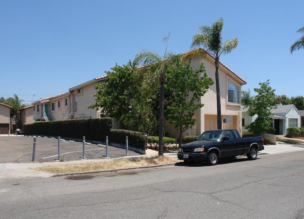 3787 Bancroft St in San Diego, CA - Foto de edificio