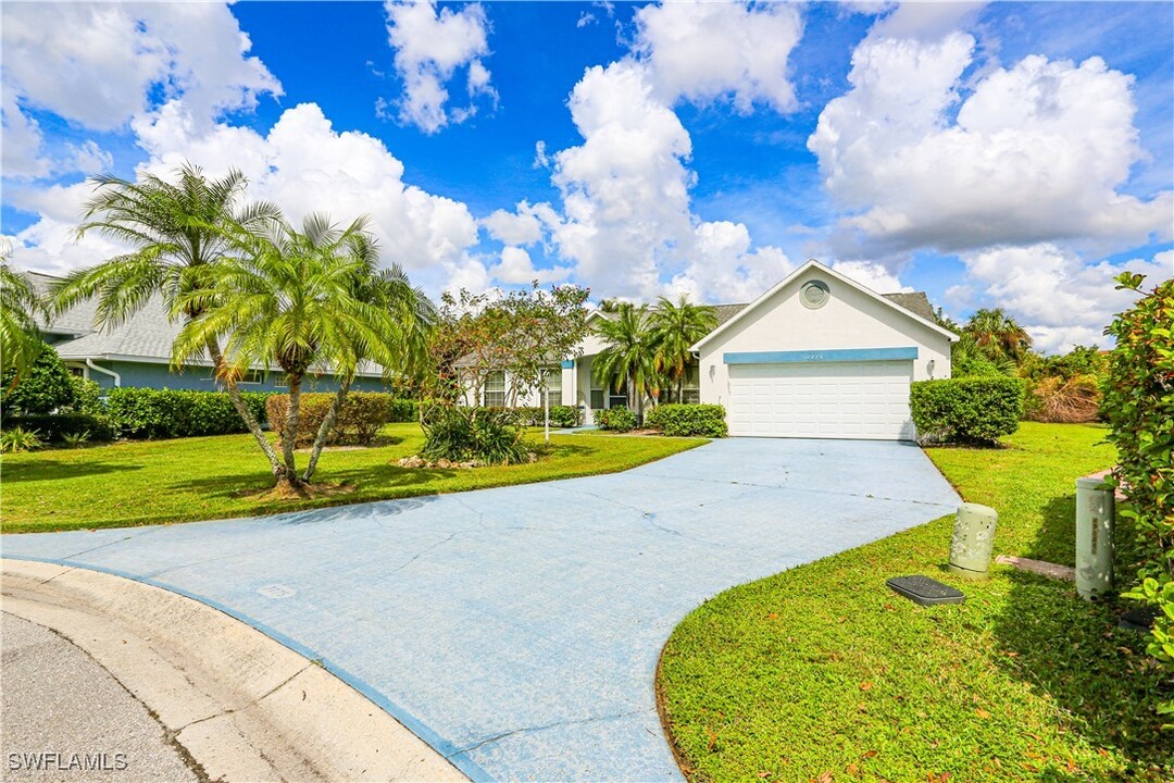 7775 Scarlet Ct in Naples, FL - Building Photo