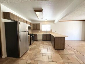 6461 W Viking Rd in Las Vegas, NV - Building Photo - Building Photo