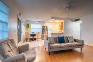 313 Burgundy N in Delray Beach, FL - Building Photo