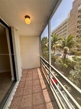 2935 NE 163rd St in North Miami Beach, FL - Building Photo - Building Photo