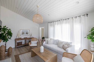 1326 Corona St in Hermosa Beach, CA - Foto de edificio - Building Photo