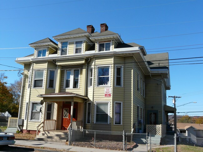 570 Broad St in Meriden, CT - Foto de edificio - Building Photo