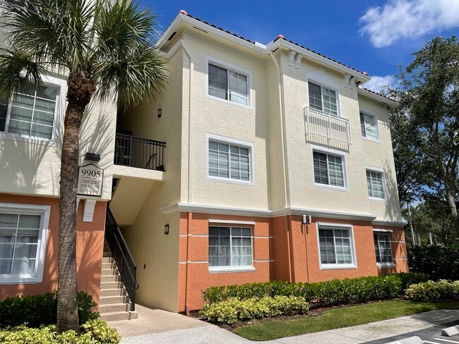 9905 Baywinds Blvd in Royal Palm Beach, FL - Building Photo - Building Photo