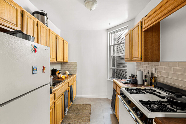 33A Lawton in Brooklyn, NY - Building Photo - Interior Photo