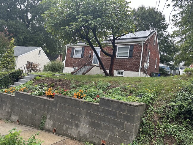 property at 1917 S Quebec St
