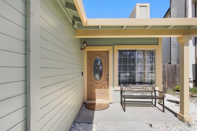 1377 Elwood St in Woodland, CA - Building Photo - Building Photo