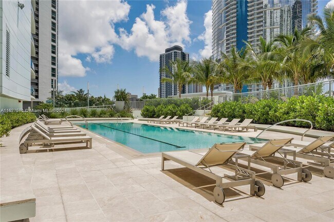 900 Biscayne, Unit 307 in Miami, FL - Foto de edificio - Building Photo