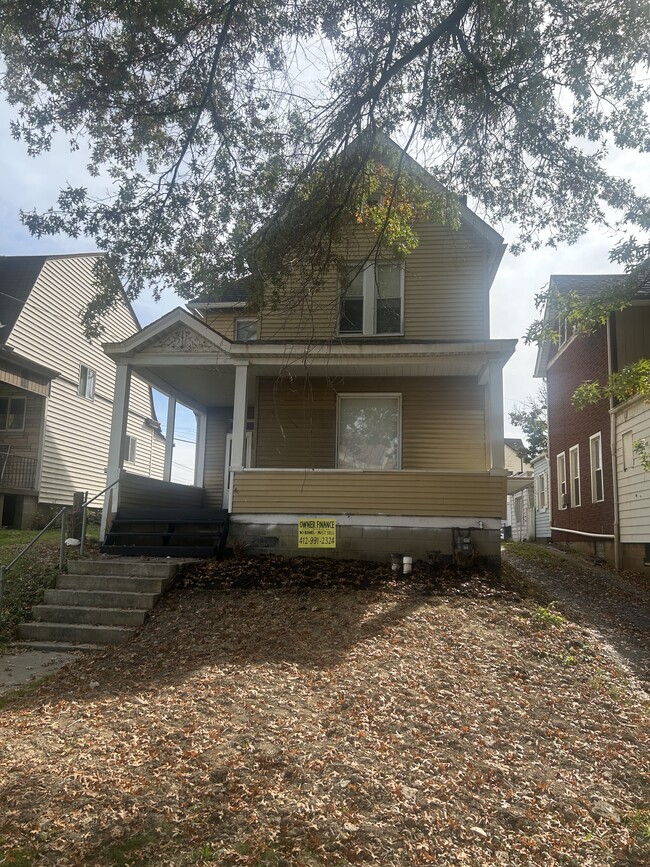 property at 1005 Broadway St