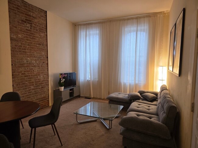 1006 Russell Blvd, Unit B