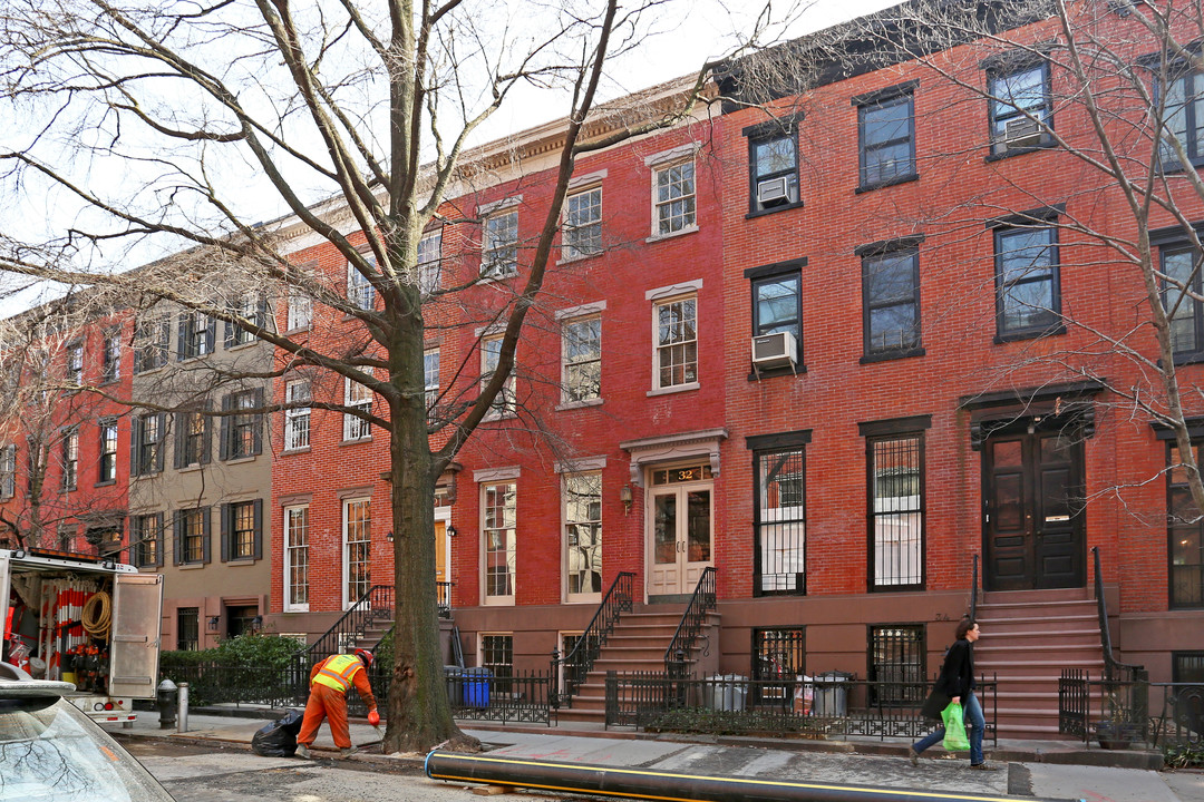 32 Bank St in New York, NY - Building Photo