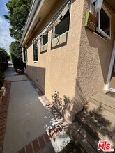 10740 Aqua Vista St in Los Angeles, CA - Building Photo - Building Photo