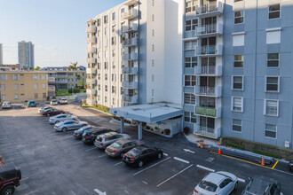 Golden Isles Yacht Club in Hallandale Beach, FL - Building Photo - Building Photo