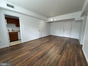 1816 Queens Ln in Arlington, VA - Building Photo - Building Photo