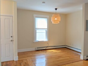 395 Washington St, Unit 2 in Somerville, MA - Building Photo - Building Photo