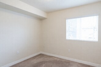 56 E Resaca Dr in Sandy, UT - Foto de edificio - Building Photo