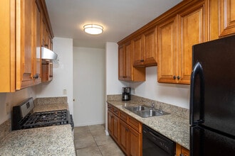 Los Olivos Apartments in Fresno, CA - Building Photo - Interior Photo