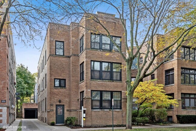 633 N Michigan Ave in Chicago, IL - Building Photo - Building Photo