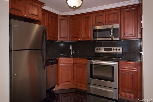 80 S Clinton Ave in Bay Shore, NY - Building Photo - Building Photo