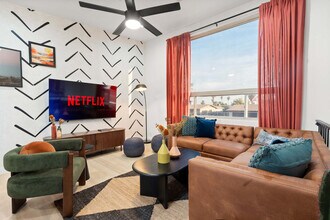 4530 W Paradise Dr, Unit SI ID1496924P in Glendale, AZ - Building Photo - Building Photo