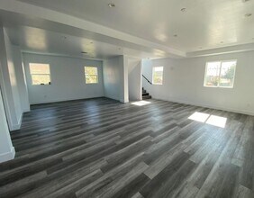 789 E 41st Pl, Unit Front in Los Angeles, CA - Building Photo - Building Photo