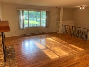 1522 Cameron Dr in Madison, WI - Building Photo - Building Photo