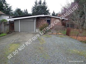 20703 1st Pl S in Des Moines, WA - Building Photo