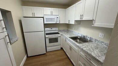 700 Village Green Ct in Palm Springs, FL - Building Photo - Building Photo