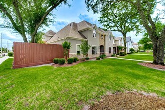 1403 Wakefield Dr in Houston, TX - Building Photo - Building Photo