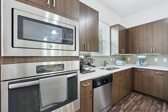 Creekside at Crabtree in Raleigh, NC - Foto de edificio - Building Photo