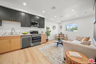 4202 Willimet Ave in Los Angeles, CA - Building Photo