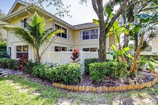 8137 Bridgewater Ct in West Palm Beach, FL - Building Photo