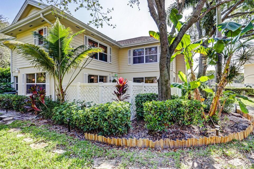 8137 Bridgewater Ct in West Palm Beach, FL - Building Photo