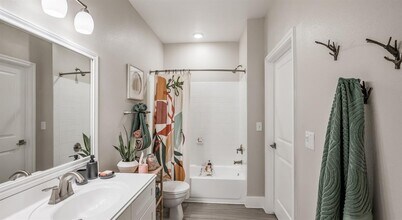 529 Barker-Clodine Rd in Houston, TX - Building Photo - Building Photo