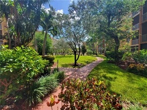 2366 E Mall Dr in Ft. Myers, FL - Building Photo - Building Photo