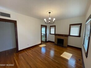 1041 E Grant Rd in Tucson, AZ - Building Photo - Building Photo