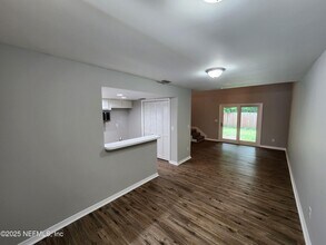 7605 Melissa Ct N in Jacksonville, FL - Building Photo - Building Photo