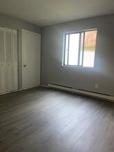 8 New Plainville Rd in New Bedford, MA - Building Photo - Building Photo
