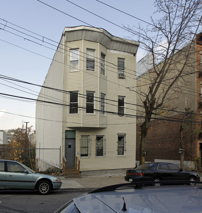 17 Mulberry St in Yonkers, NY - Building Photo - Building Photo