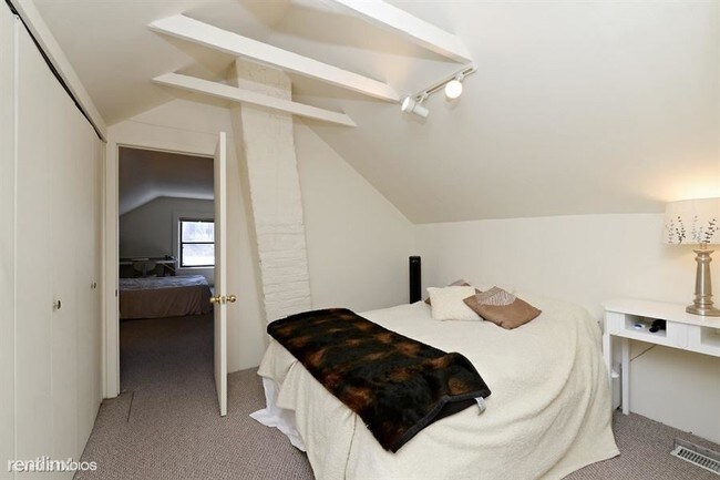 2345 N Bosworth Ave-Unit -Unit 2F in Chicago, IL - Foto de edificio - Building Photo