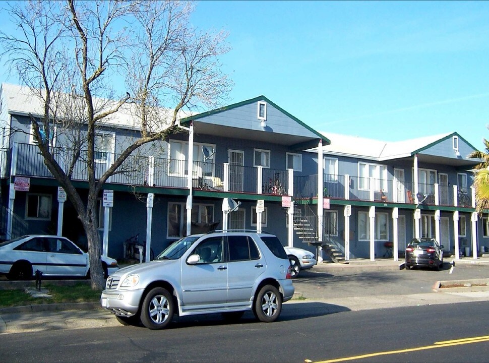 5905 Gilman Way in North Highlands, CA - Building Photo