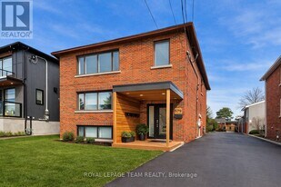 579 Tweedsmuir Ave in Ottawa, ON - Building Photo
