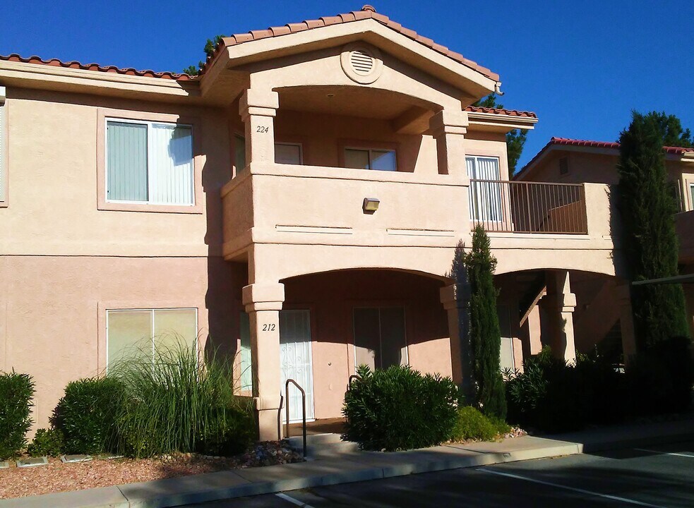 517 W Mesquite Blvd in Mesquite, NV - Building Photo