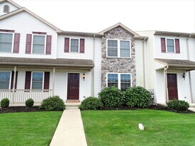 336 Meadow View Dr in Myerstown, PA - Building Photo